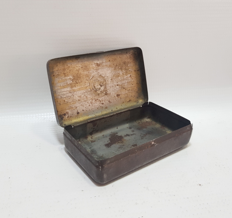 ÜZERİ AY YILDIZLI OSMANLI DÖNEMİ ASKERİ TÜTÜN TABAKASI