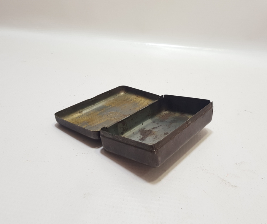 ÜZERİ AY YILDIZLI OSMANLI DÖNEMİ ASKERİ TÜTÜN TABAKASI