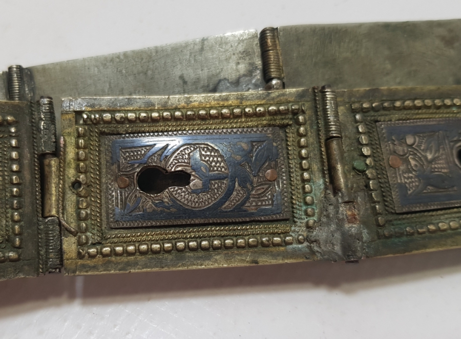 OSMANLI DÖNEMİ SAVATLI GÜMÜŞ VAN KEMERİ PARÇASI