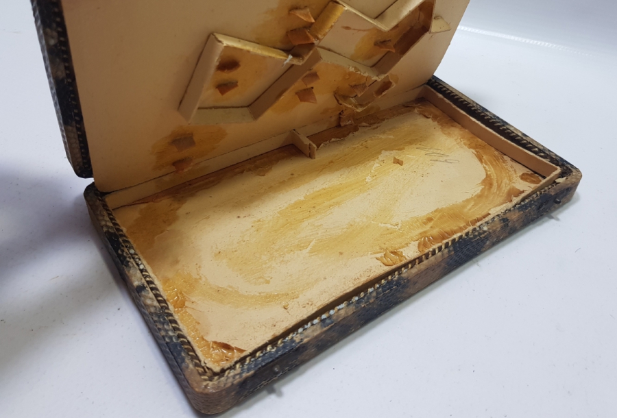 OSMANLI DÖNEMİ YILAN DERİSİNDEN MAMUL İÇİ TAŞ AYNALI KAPAKLI KUTU