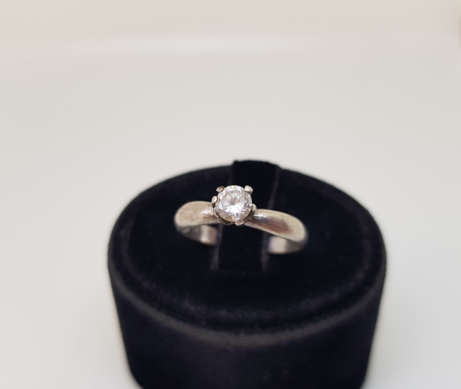 TEK TAŞ MODEL GÜMÜŞ YÜZÜK