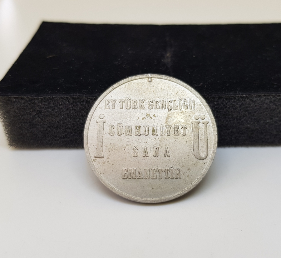 ATATÜRK'ÜN ÖLÜMÜ ANISINA İSTANBUL ÜNİVERSİTESİ TARAFINDAN BASTIRILMIŞ ÇOK NADİR HATIRA MADALYONU