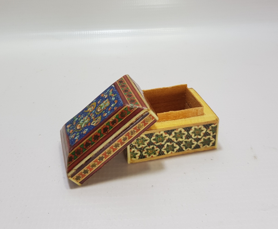 HATEMİ İŞÇİLİKLİ VE EL BOYAMA ANTİKA KAPAKLI KUTU