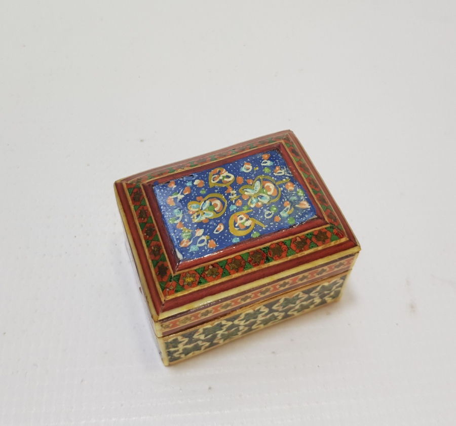 HATEMİ İŞÇİLİKLİ VE EL BOYAMA ANTİKA KAPAKLI KUTU