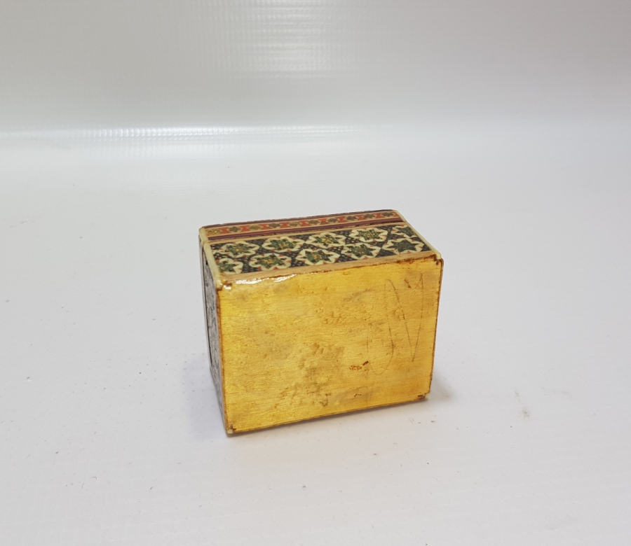 HATEMİ İŞÇİLİKLİ VE EL BOYAMA ANTİKA KAPAKLI KUTU