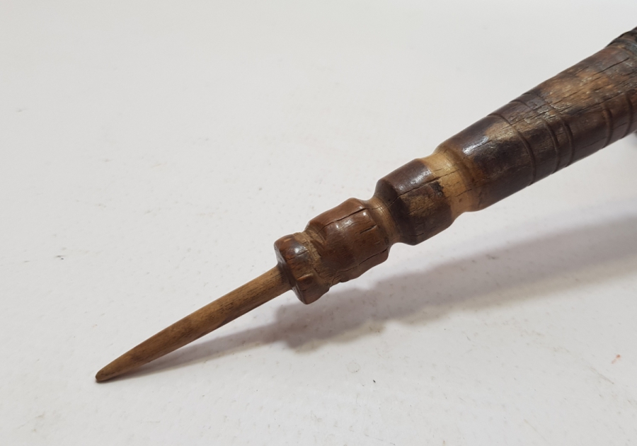 ÜZERİ SİKKELİ OSMANLI DÖNEMİ NADİR AHŞAP TEKKE İŞİ OKUMA ÇUBUĞU