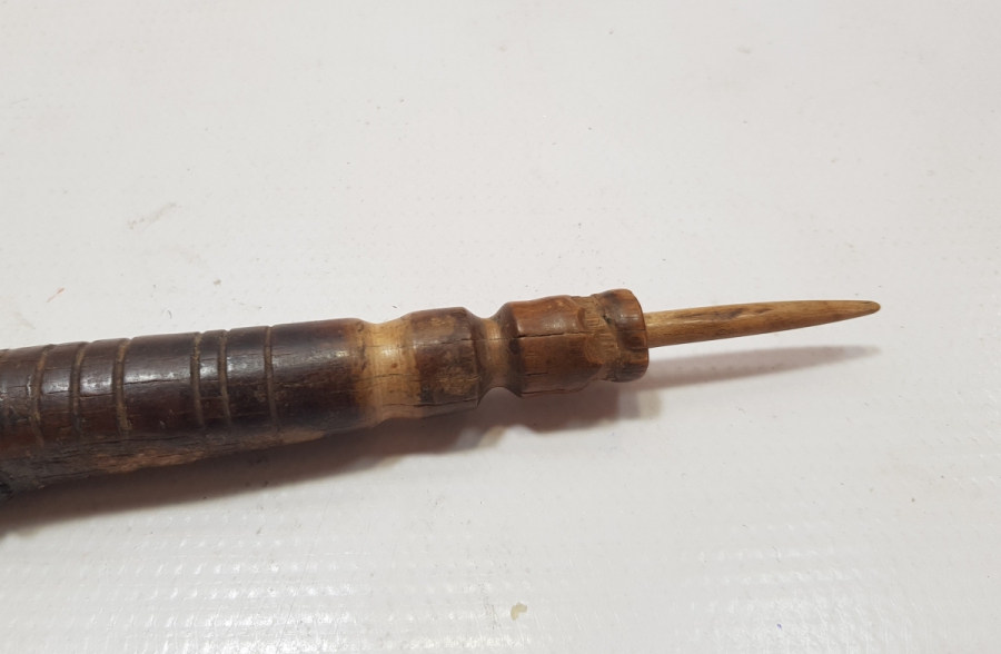 ÜZERİ SİKKELİ OSMANLI DÖNEMİ NADİR AHŞAP TEKKE İŞİ OKUMA ÇUBUĞU