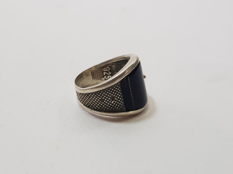 ÜZERİNDE ELİF VE VAV HARFLERİ YAZILI OLTU TAŞLI GÜMÜŞ YÜZÜK