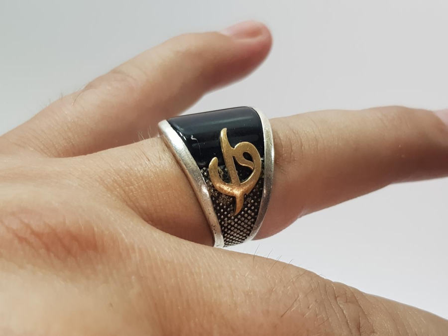 ÜZERİNDE ELİF VE VAV HARFLERİ YAZILI OLTU TAŞLI GÜMÜŞ YÜZÜK