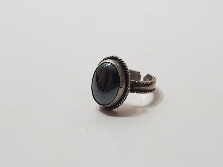 HEMATİT TAŞLI GÜMÜŞ YÜZÜK