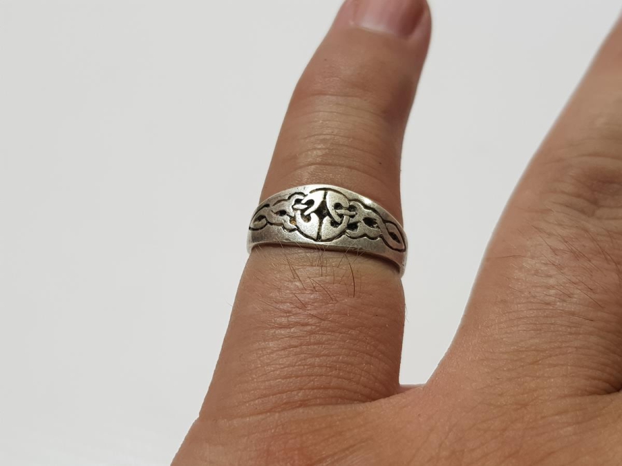 ÜZERİ FİGÜRLÜ GÜMÜŞ YÜZÜK