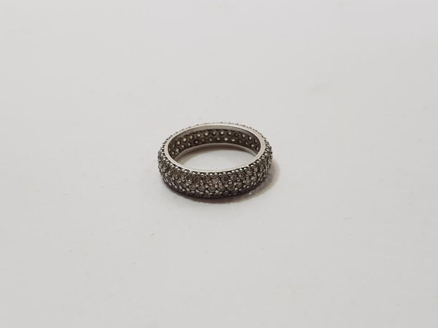 ZİRKON TAŞLARLA SÜSLÜ GÜMÜŞ YÜZÜK