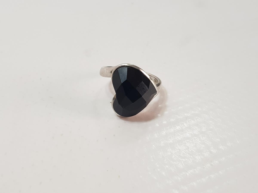 KALP FORMLU OLTU TAŞLI GÜMÜŞ YÜZÜK