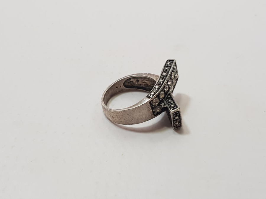 TACI ZİRKON TAŞLARLA SÜSLÜ GÜMÜŞ BAYAN YÜZÜĞÜ