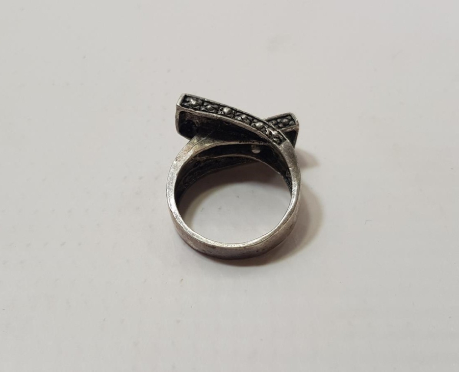 TACI ZİRKON TAŞLARLA SÜSLÜ GÜMÜŞ BAYAN YÜZÜĞÜ