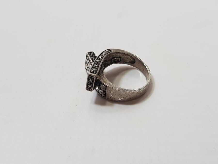 TACI ZİRKON TAŞLARLA SÜSLÜ GÜMÜŞ BAYAN YÜZÜĞÜ