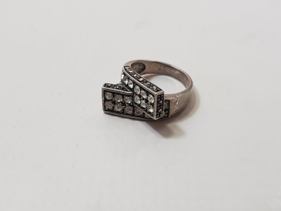 TACI ZİRKON TAŞLARLA SÜSLÜ GÜMÜŞ BAYAN YÜZÜĞÜ