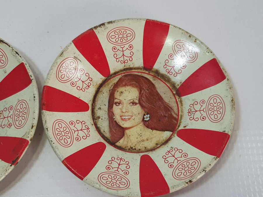 TÜRKAN ŞORAY GÖRSELLİ BİR ÇİFT ÇAY TABAĞI