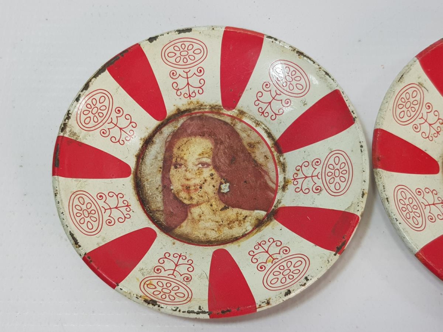 TÜRKAN ŞORAY GÖRSELLİ BİR ÇİFT ÇAY TABAĞI