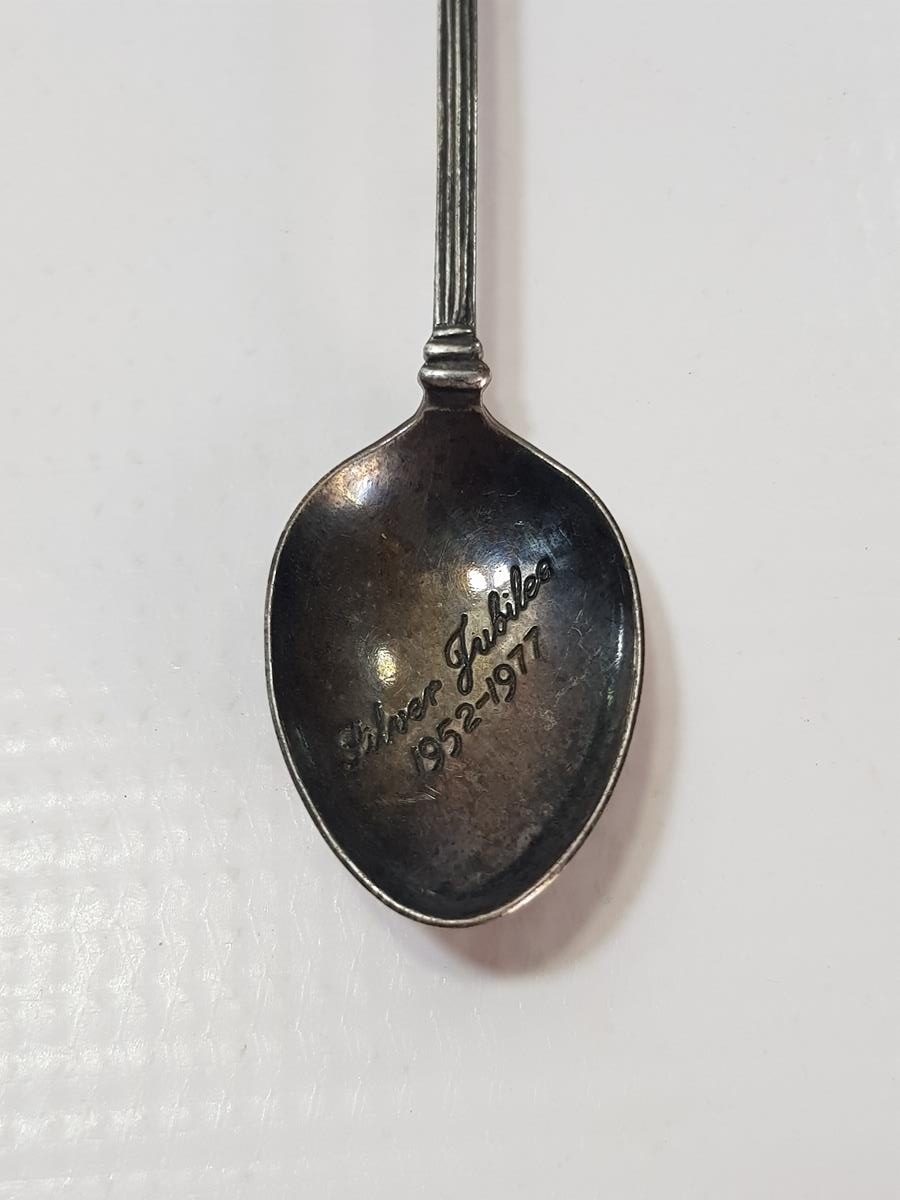 1977 KRALİÇE ELİZABET SİLVER JUBİLE HATIRASI GÜMÜŞ ÇAY KAŞIĞI