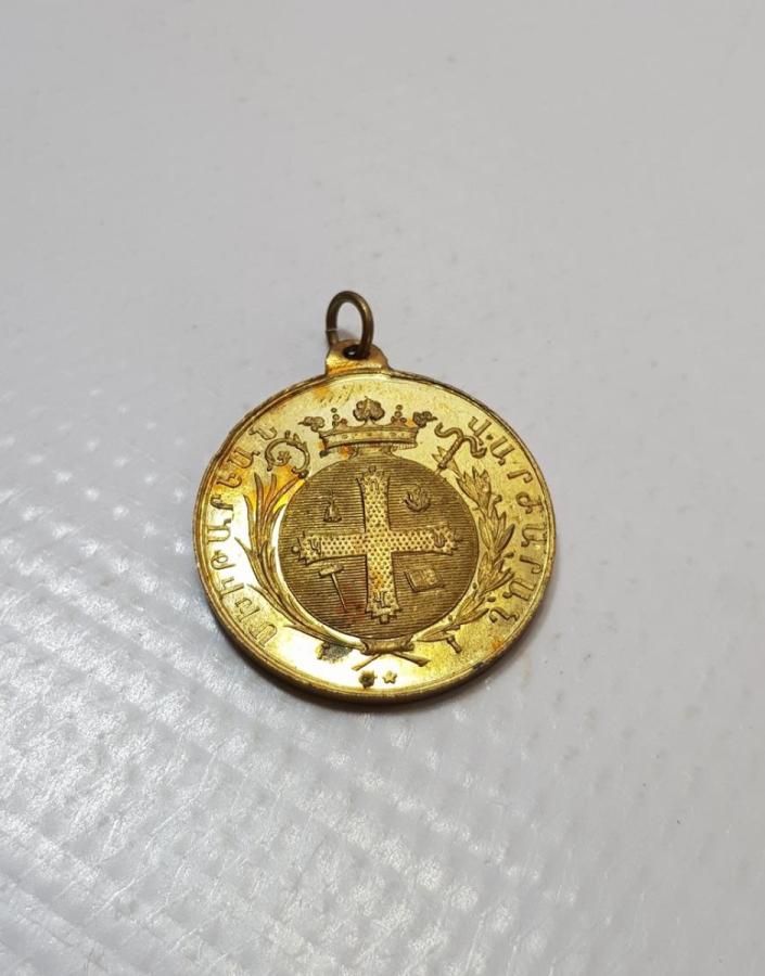 OSMANLI DÖNEMİ ALTIN KAPLAMA ERMENİ PANGALTI MİKİTERYAN LİSESİ MADALYONU