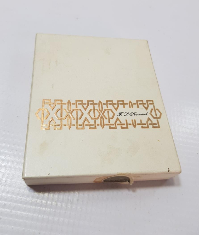 ESKİ CUMHURBAŞKANI FAHRİ KORUTÜRK KARTON SİGARA KUTUSU