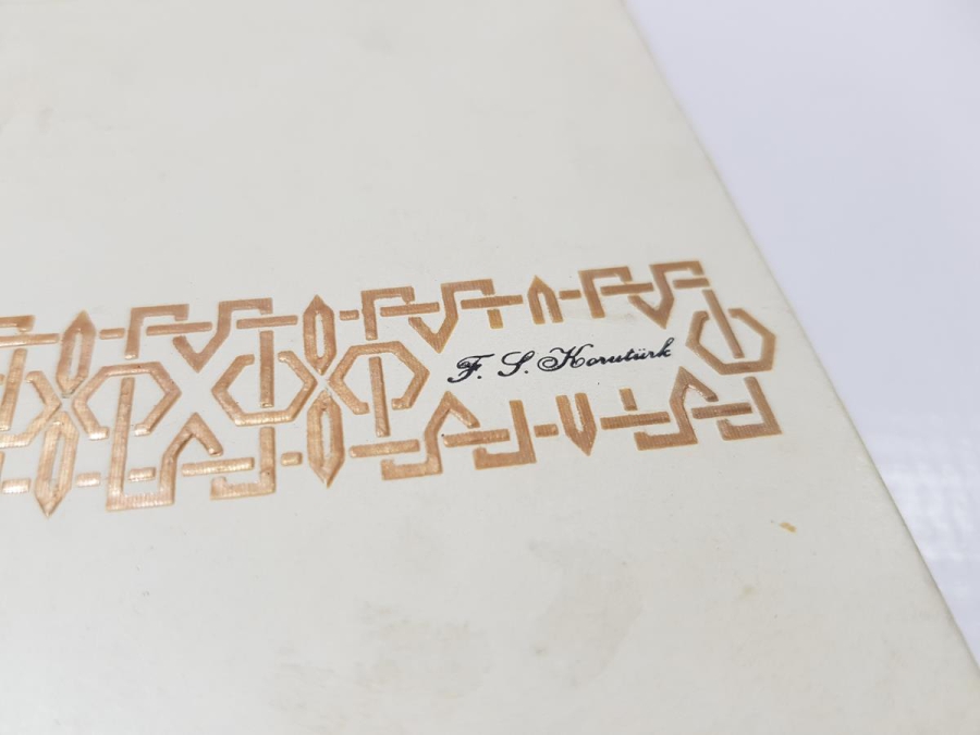 ESKİ CUMHURBAŞKANI FAHRİ KORUTÜRK KARTON SİGARA KUTUSU