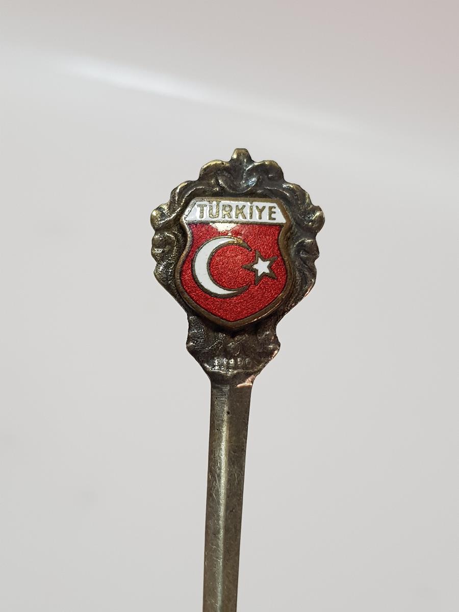 AY YILDIZ BAYRAKLI VE TÜRKİYE YAZILI MİNELİ GÜMÜŞ ÇAY KAŞIĞI