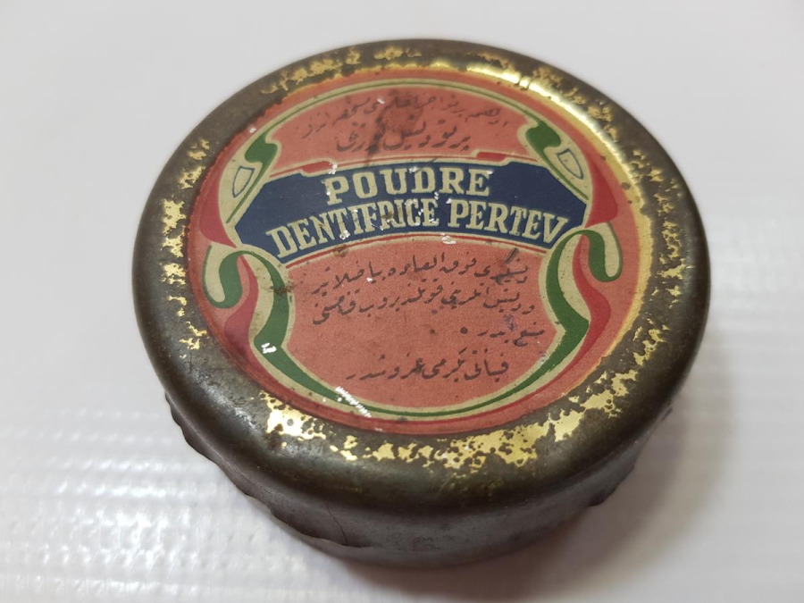 TIP TARİHİ: OSMANLICA VE FRANSIZCA YAZILI PERTEV PUDRA KUTUSU