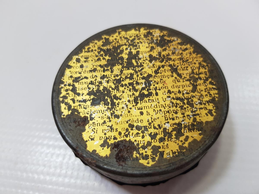 TIP TARİHİ: OSMANLICA VE FRANSIZCA YAZILI PERTEV PUDRA KUTUSU