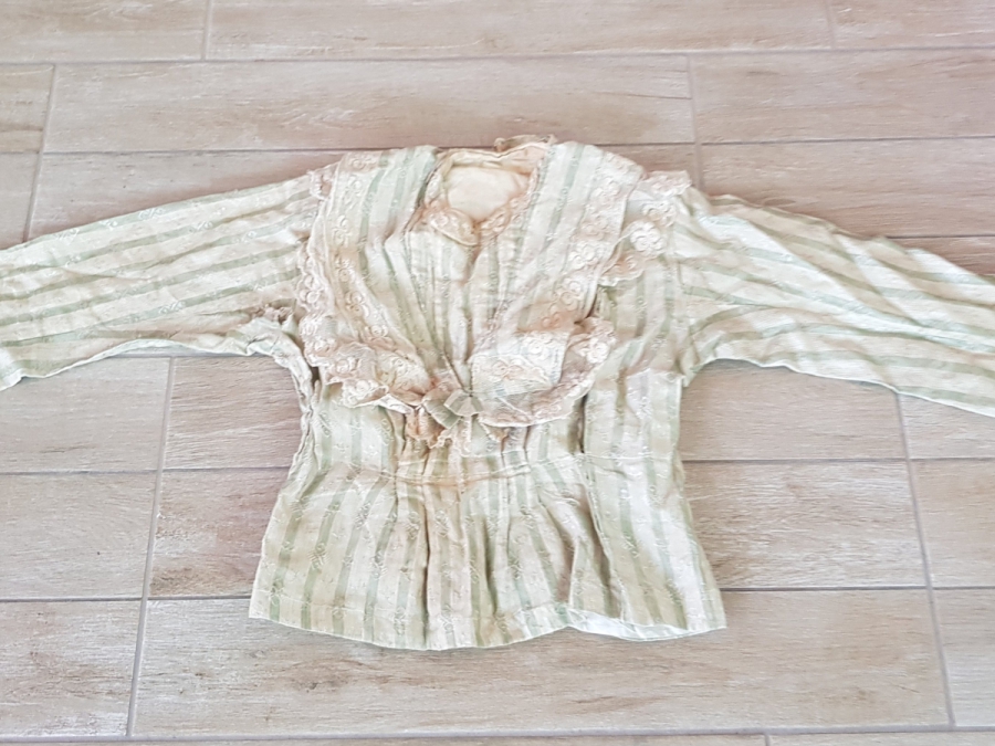 OSMANLI DÖNEMİ İPEKLİ KADIN ELBİSESİ