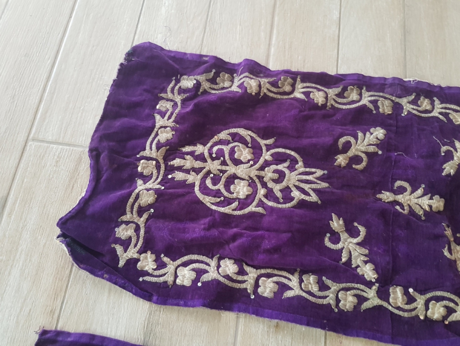 OSMANLI DÖNEMİ BİR ÇİFT GÜMÜŞ SIRMA İŞÇİLİKLİ YASTIK YÜZÜ