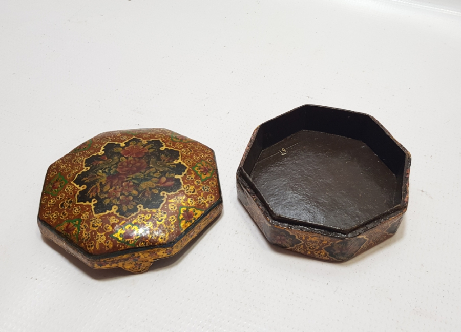 OSMANLI DÖNEMİ ALTIN VARAKLI EL BOYAMA BÜYÜK BOY NADİR KAPAKLI PAPİER MACHE NAMAZ TESPİHİ KUTUSU