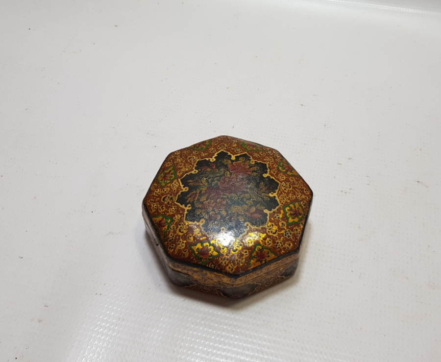 OSMANLI DÖNEMİ ALTIN VARAKLI EL BOYAMA BÜYÜK BOY NADİR KAPAKLI PAPİER MACHE NAMAZ TESPİHİ KUTUSU