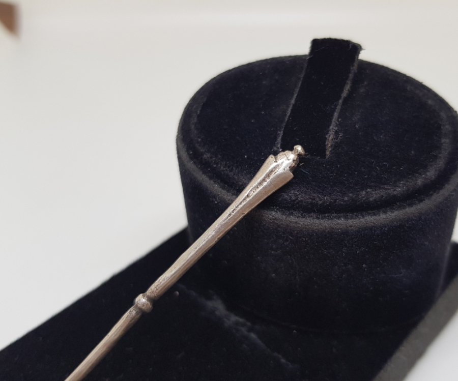 ÜST KISMI LALE FORMUNDA OSMANLI DÖNEMİ GÜMÜŞ İĞNE