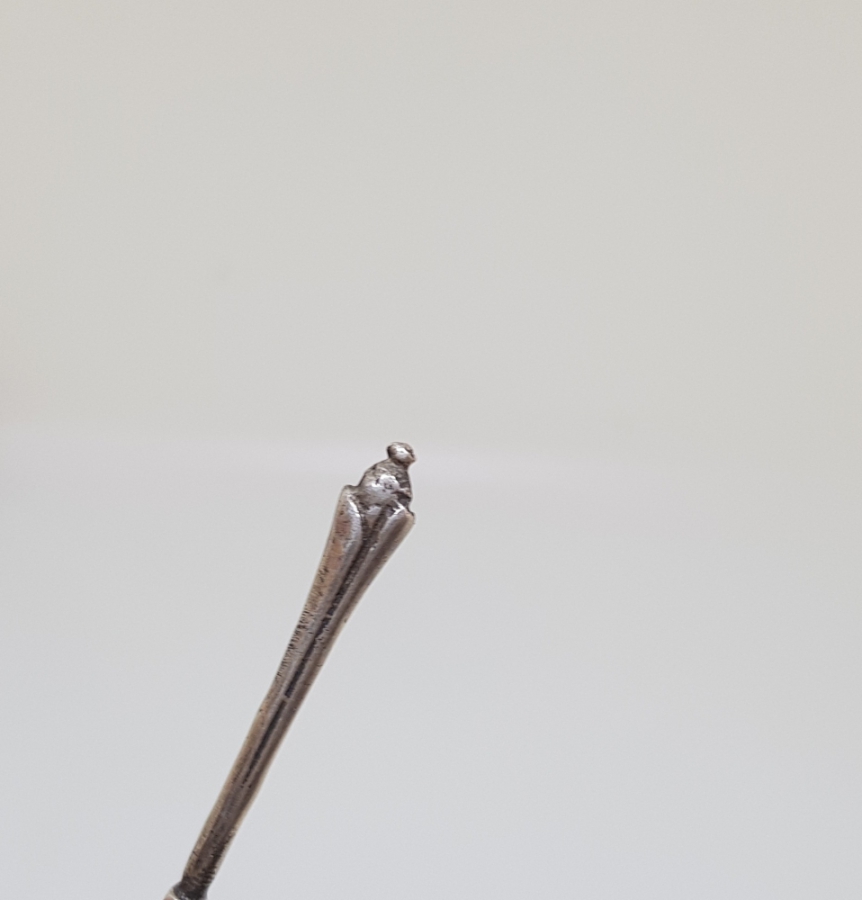 ÜST KISMI LALE FORMUNDA OSMANLI DÖNEMİ GÜMÜŞ İĞNE