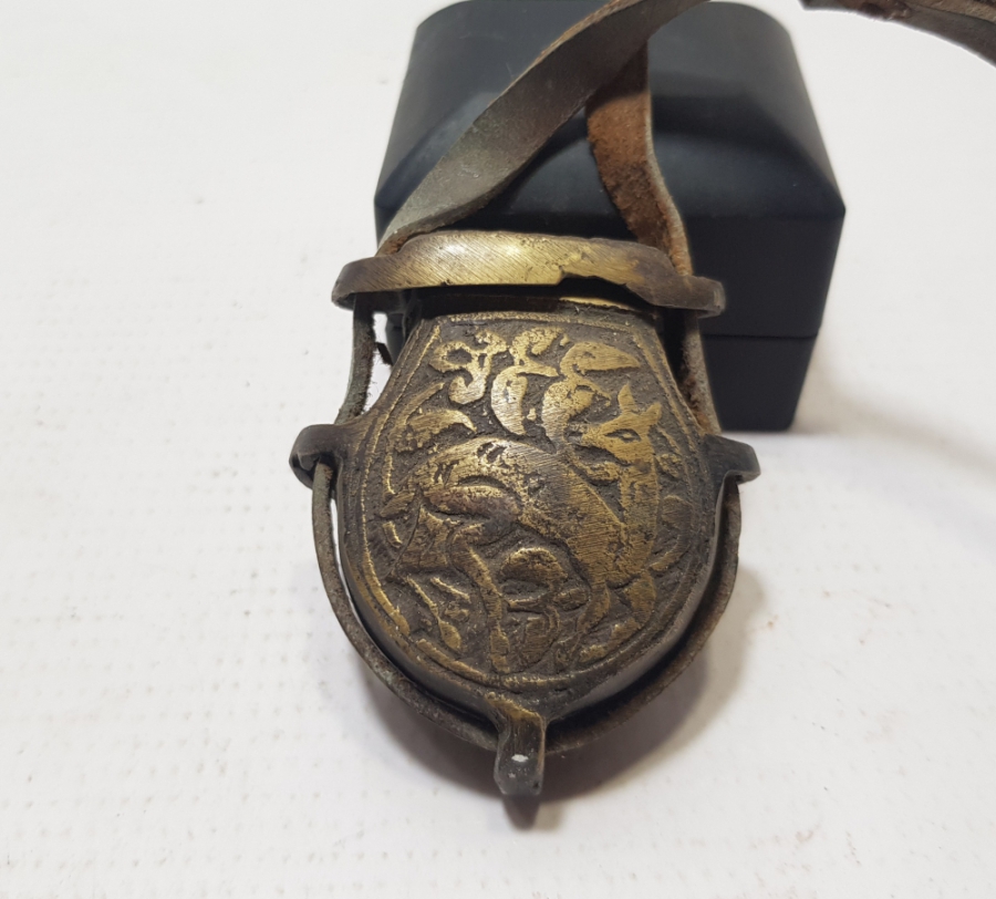 KABARTMA İŞÇİLİKLİ ANTİKA BRONZ BARUTLUK