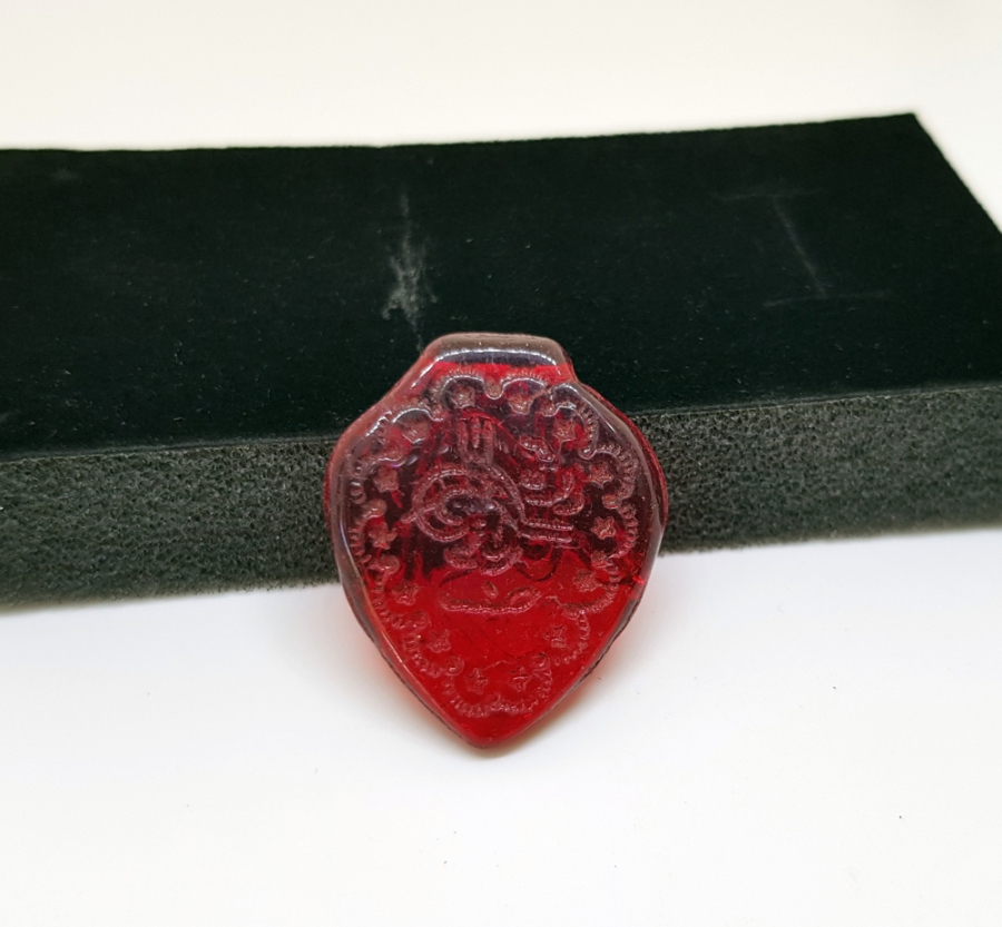 BİR YÜZÜ OSMANLICA YAZILI BİR YÜZÜ İSE OSMANLI TUĞRALI AKİK TAŞI KOLYE UCU