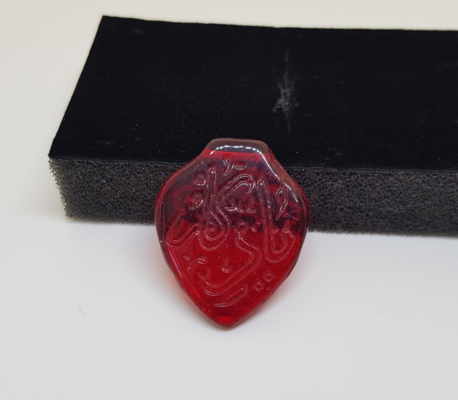 BİR YÜZÜ OSMANLICA YAZILI BİR YÜZÜ İSE OSMANLI TUĞRALI AKİK TAŞI KOLYE UCU