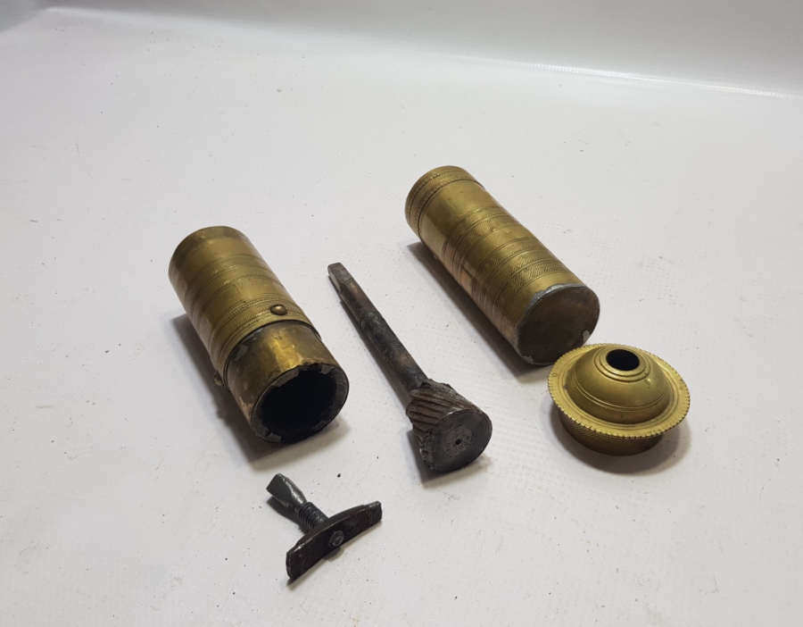 HALİYLE KONDİSYONDA ANTİKA KAHVE DEĞİRMENİ