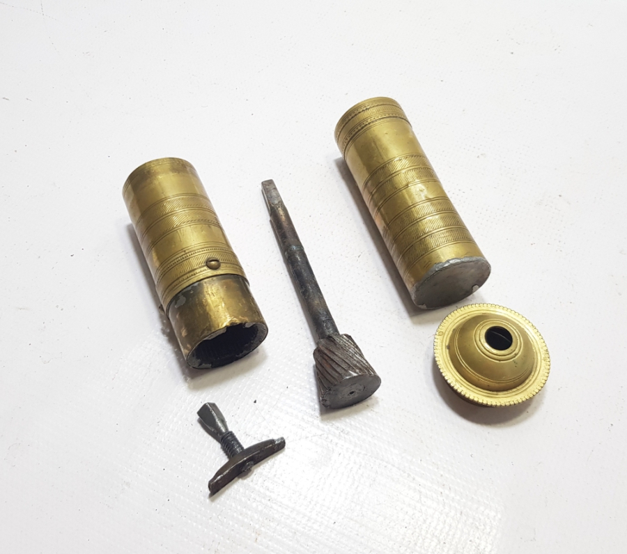 HALİYLE KONDİSYONDA ANTİKA KAHVE DEĞİRMENİ