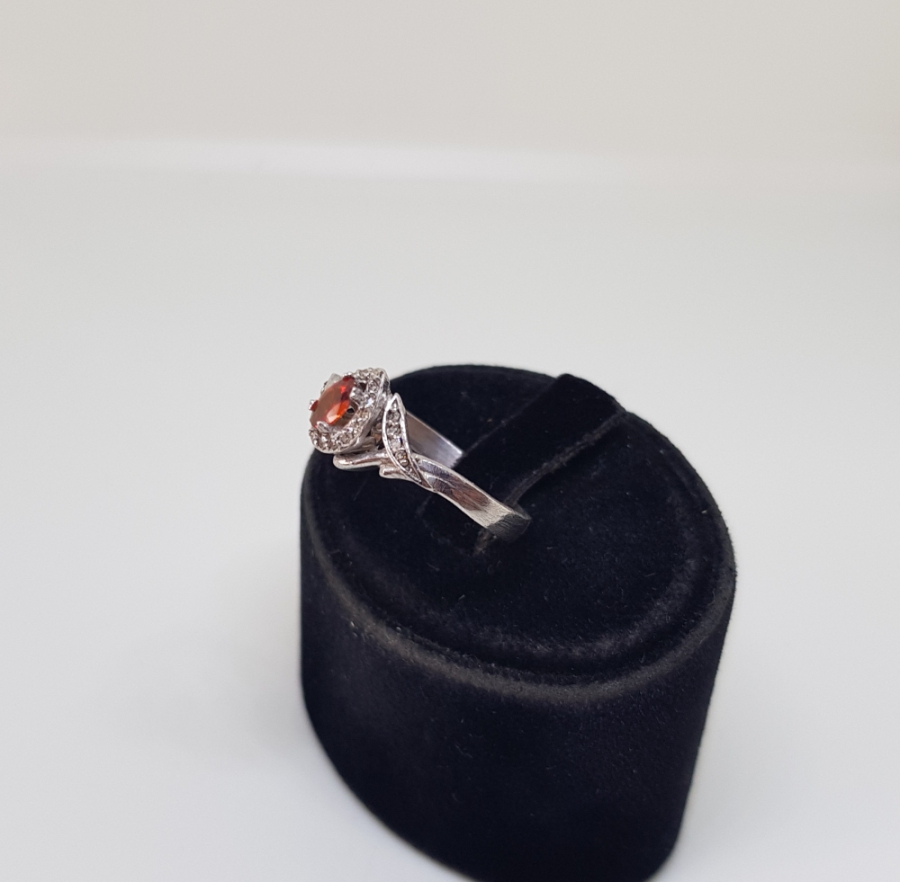 ZÜMRÜT VE PIRLANTA TAŞLI SONSUZLUK MODELİ ÖZEL YAPIM YÜZÜK