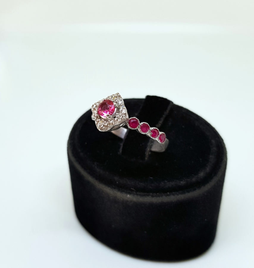 YAKUT VE PIRLANTA TAŞLI BAGET MODEL YÜZÜK