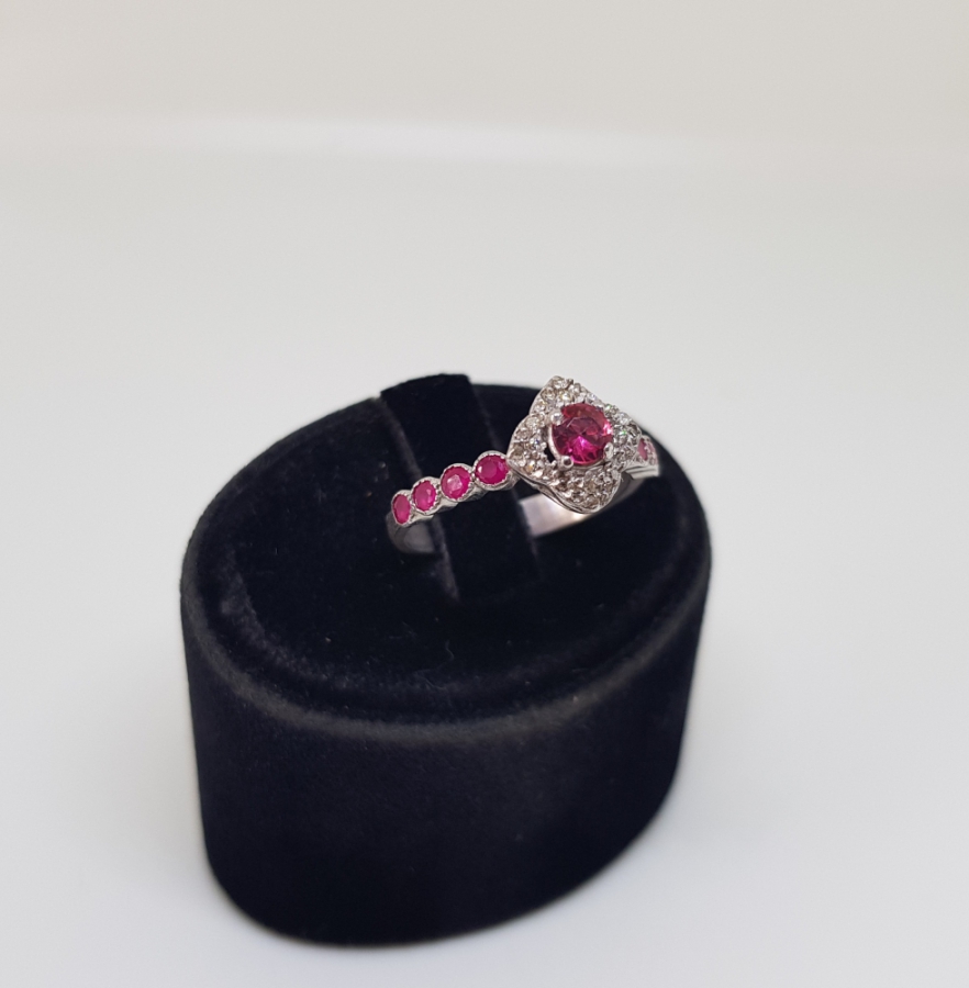 YAKUT VE PIRLANTA TAŞLI BAGET MODEL YÜZÜK