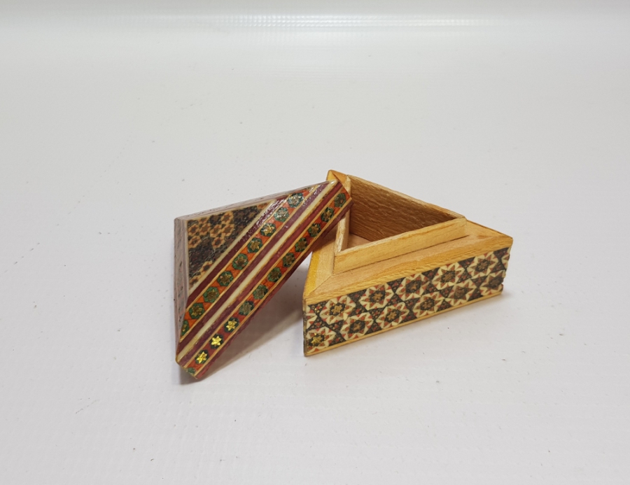 MARKUTERİ İŞÇİLİKLİ ANTİKA AHŞAP KUTU