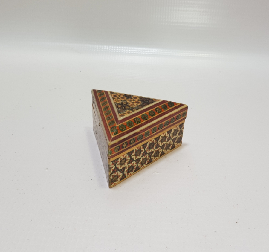 MARKUTERİ İŞÇİLİKLİ ANTİKA AHŞAP KUTU