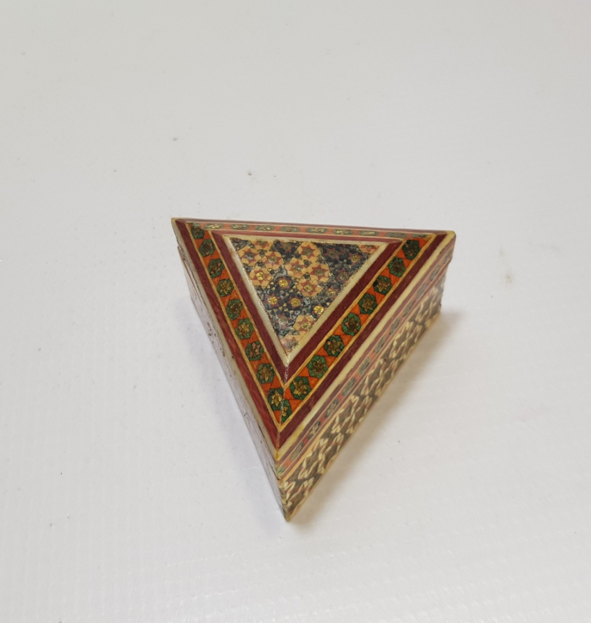 MARKUTERİ İŞÇİLİKLİ ANTİKA AHŞAP KUTU