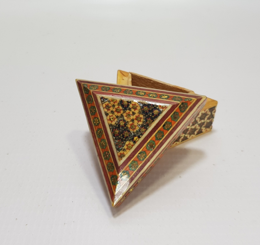 MARKUTERİ İŞÇİLİKLİ ANTİKA AHŞAP KUTU