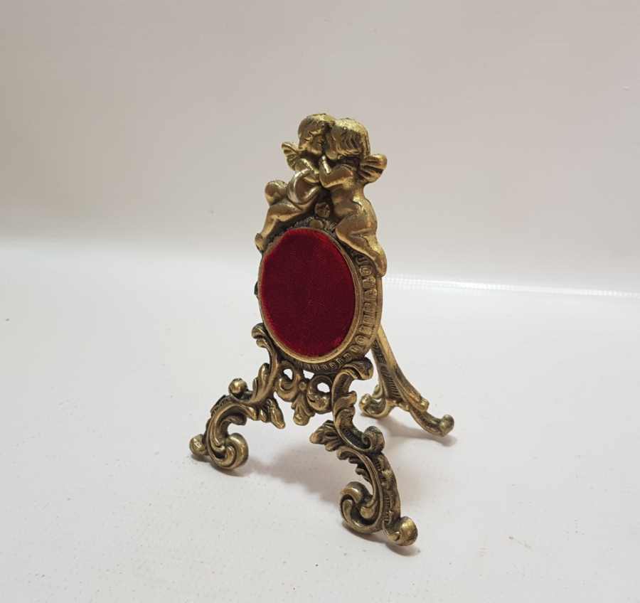 KABARTMA İŞÇİLİKLİ ANTİKA METAL SAAT STANDI