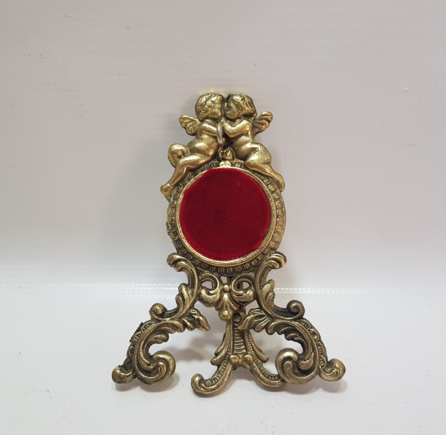 KABARTMA İŞÇİLİKLİ ANTİKA METAL SAAT STANDI